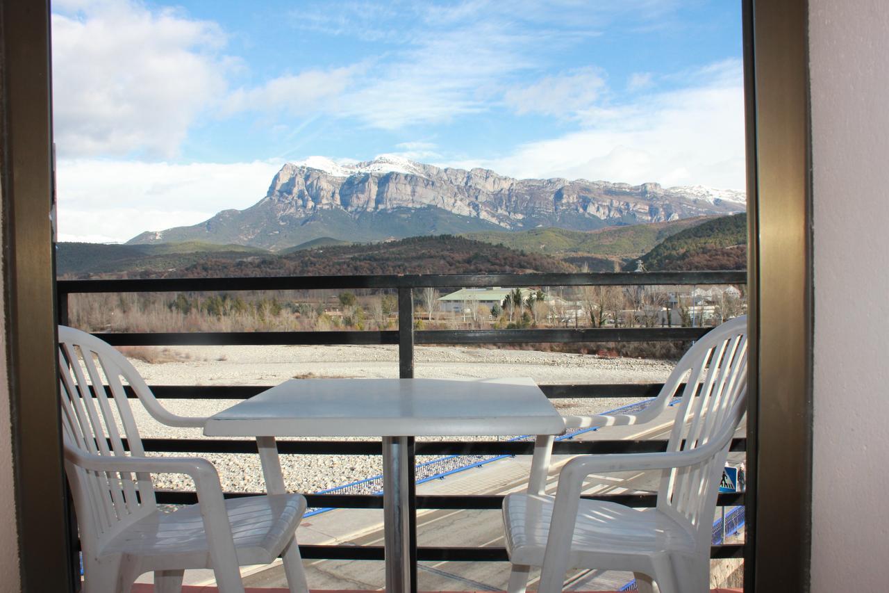 Apartamento Ainsa Pirineo Bagian luar foto
